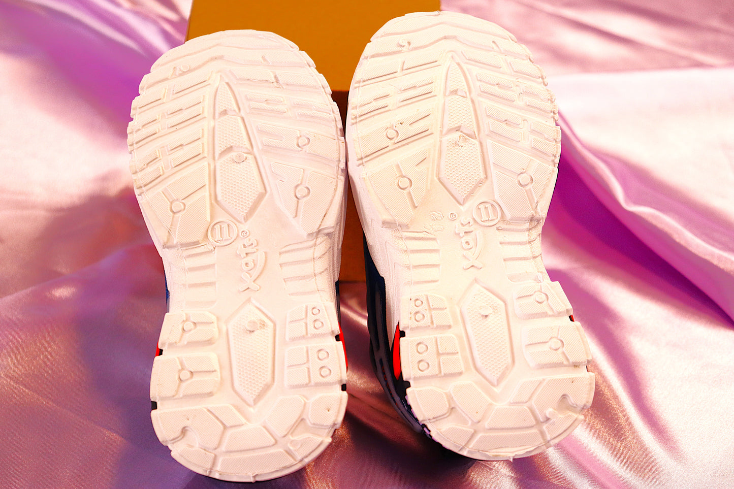 KTS White Navy Blue Hip Hop Casual Shoes for Kids between (2 Years - 5 Years) by Kats